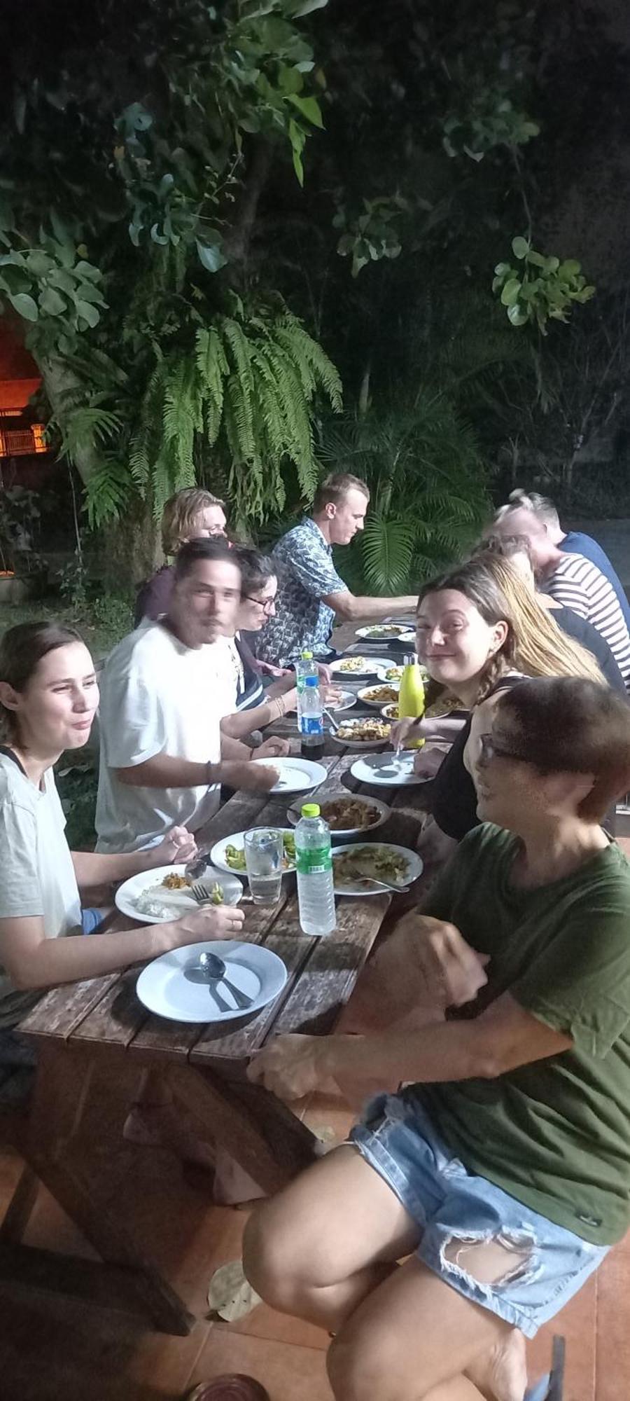 Plus Hostel Ayutthaya Екстериор снимка