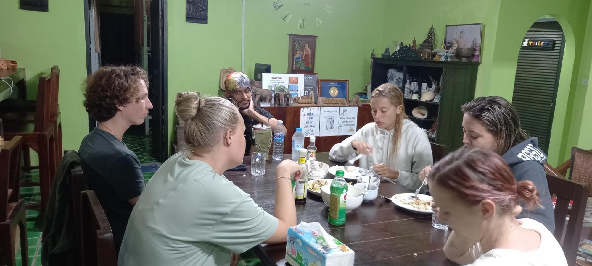 Plus Hostel Ayutthaya Екстериор снимка