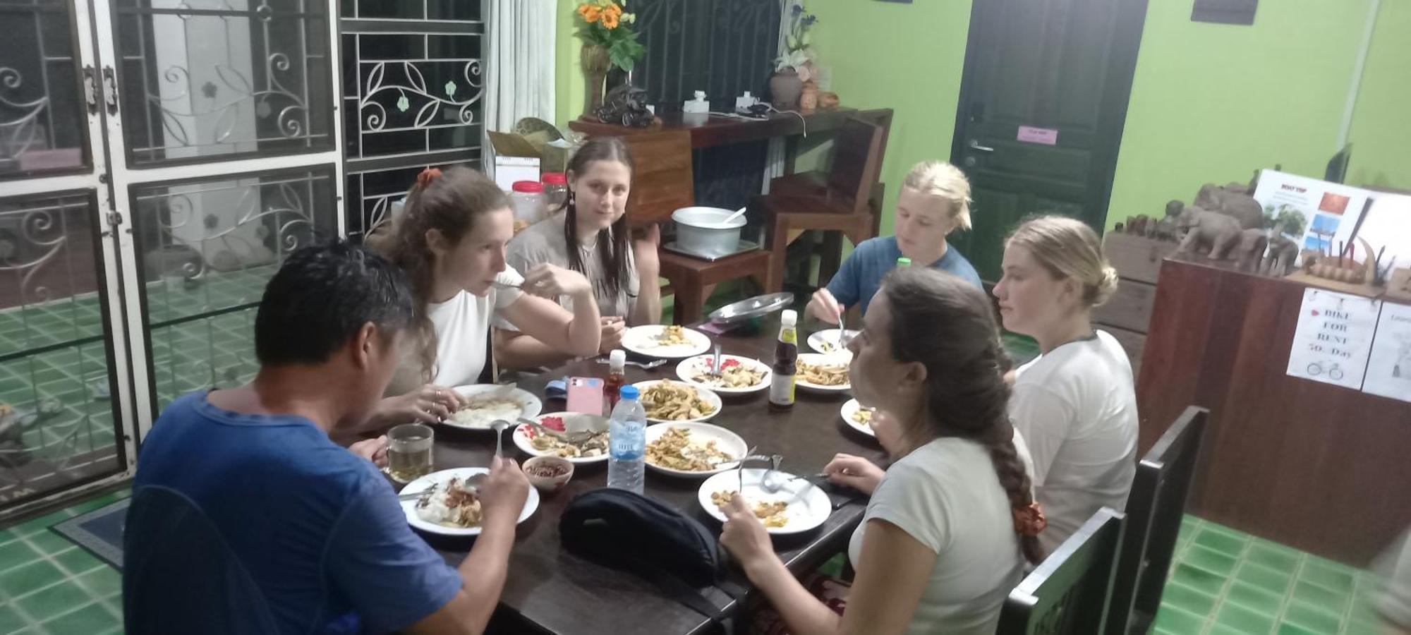 Plus Hostel Ayutthaya Екстериор снимка