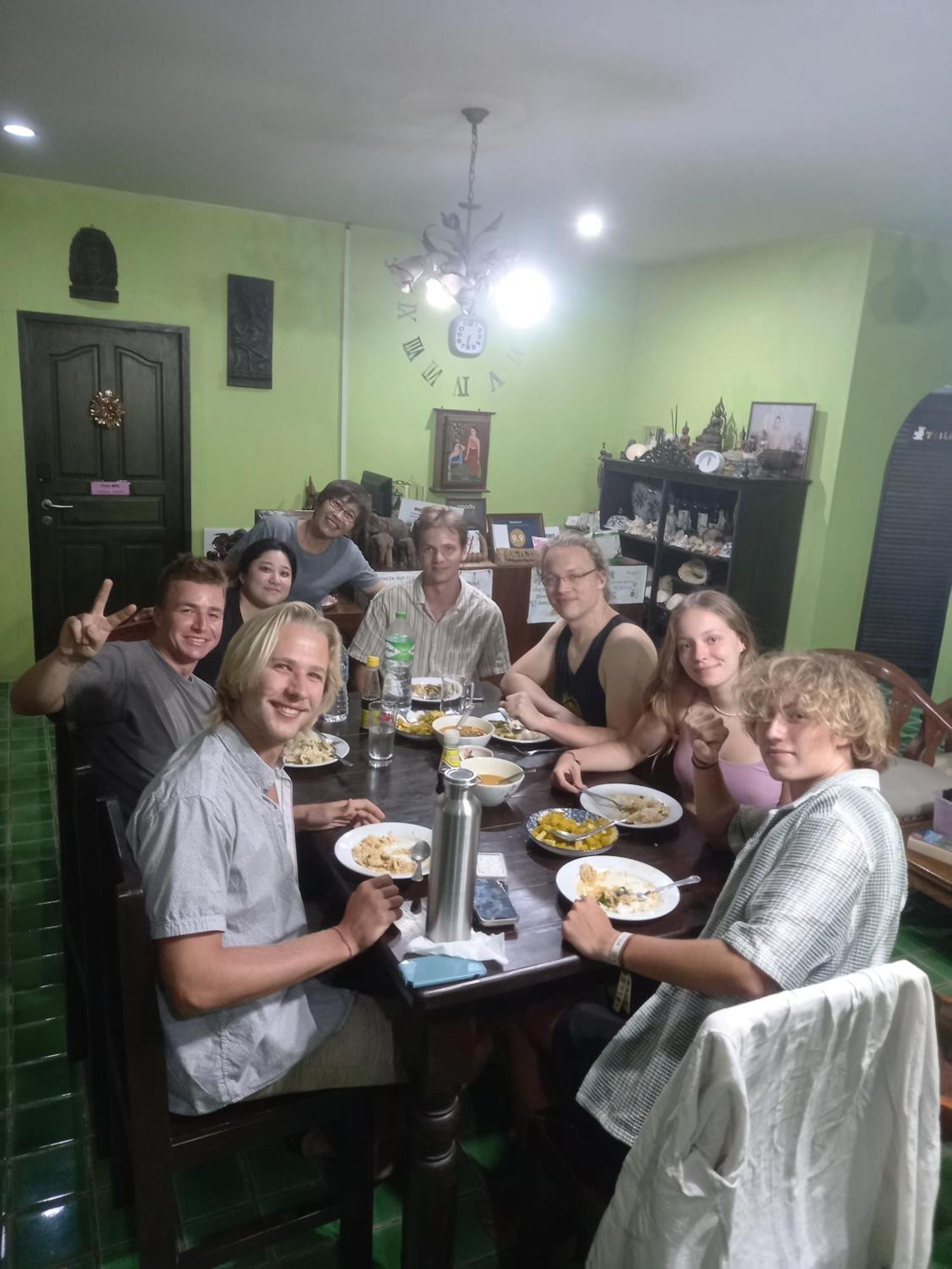 Plus Hostel Ayutthaya Екстериор снимка